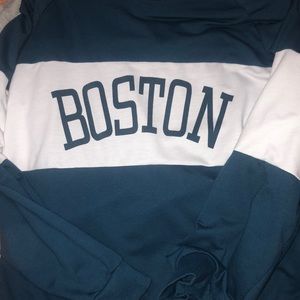 boston crewneck white and white size xl but looks like a large/medium